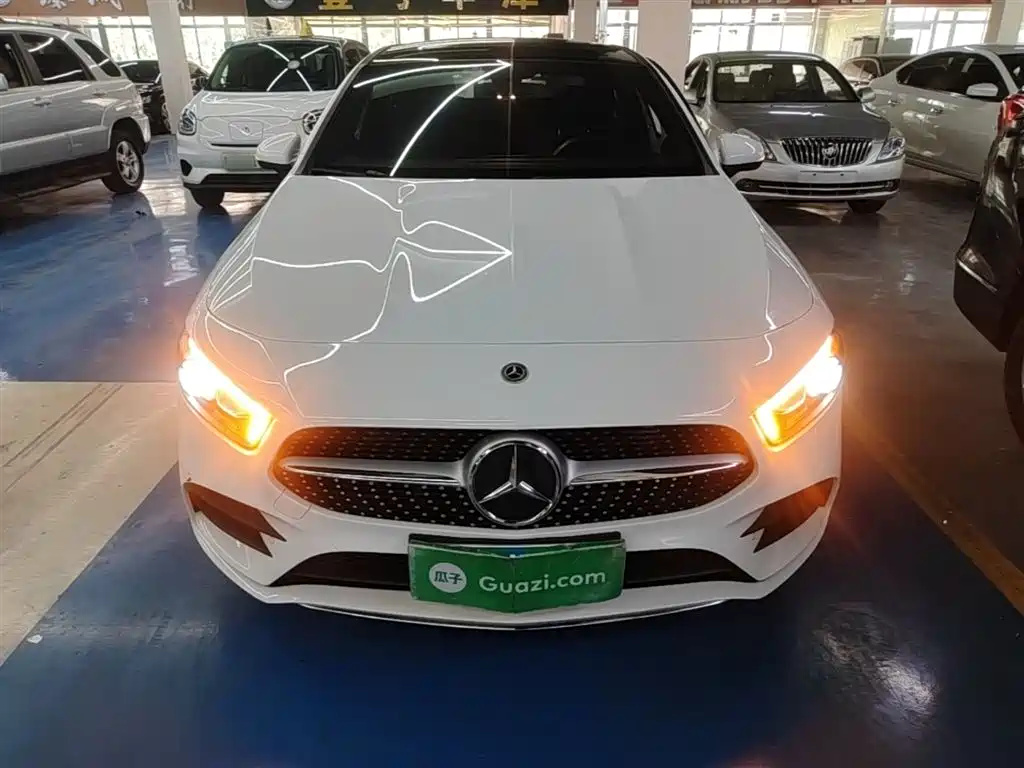 Mercedes-Benz A-Class 2020 Facelift A 200 L Sport Sedan Dynamic фото 3