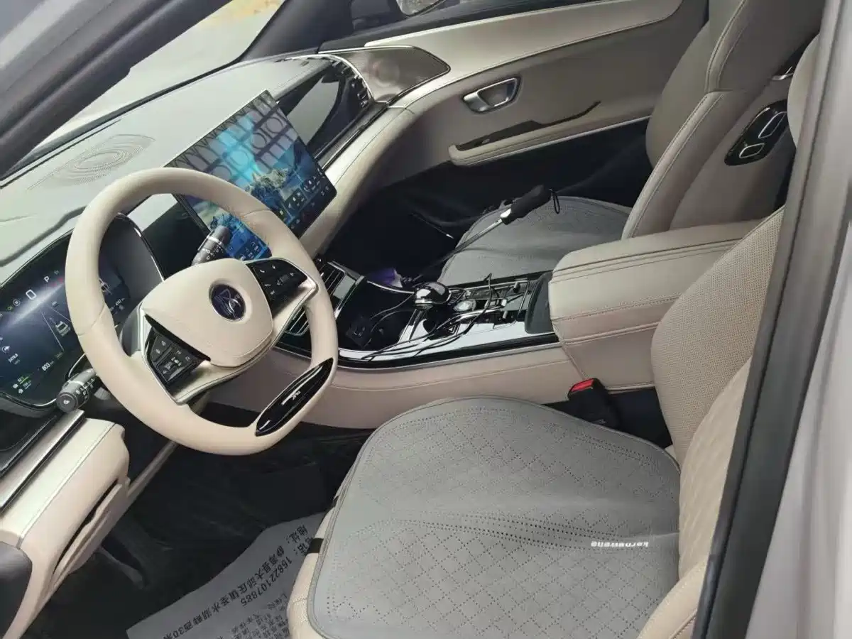 BYD Han 2025 DM-i 125KM Comfort фото 3