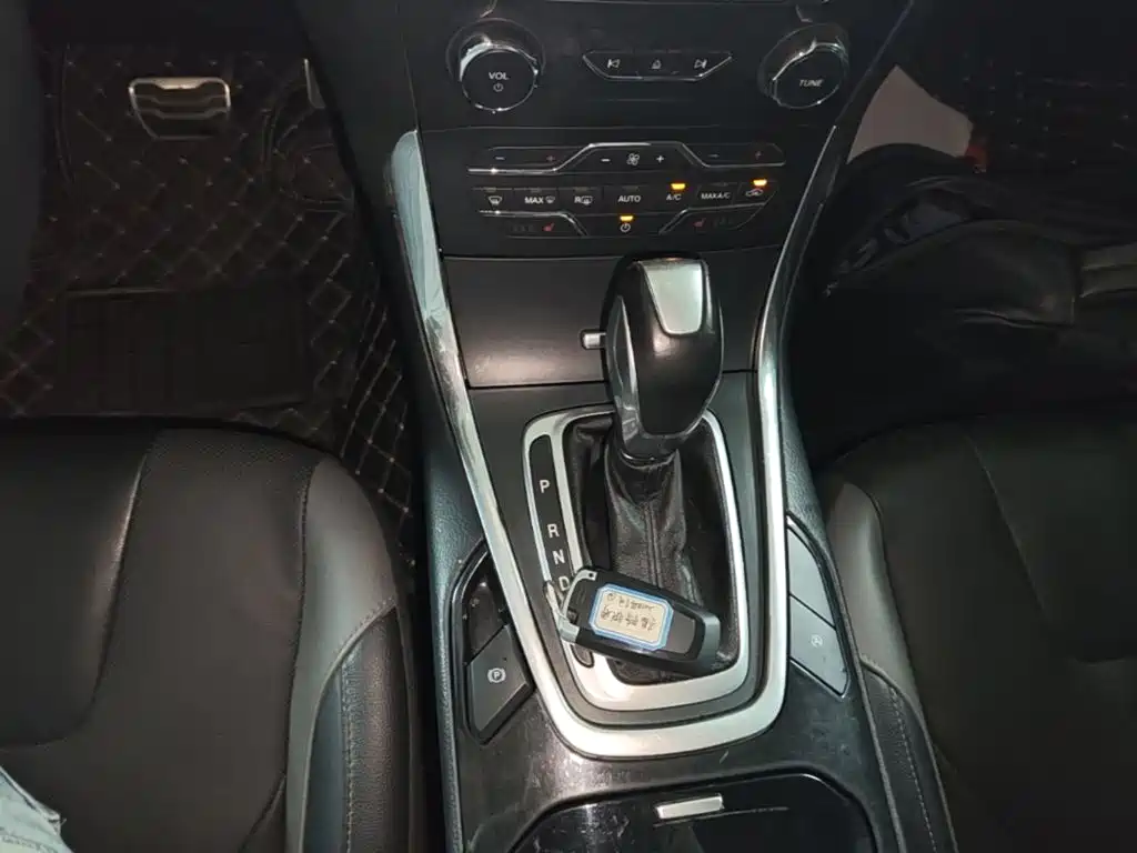 Photo 14 - Ford Edge