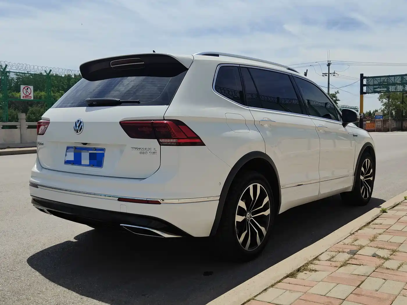 Volkswagen Tiguan L 2019 380TSI Auto 4WD R-Line Flagship Edition China VI фото 4