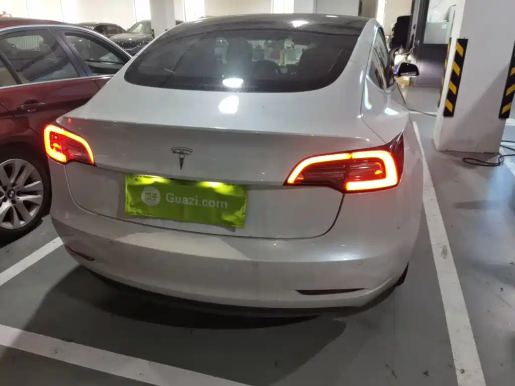 Фото 6 - Tesla Model 3