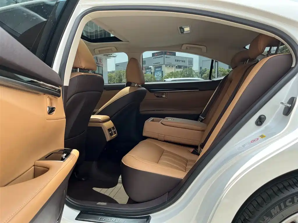 Lexus ES 2015 200 Elite Edition фото 13