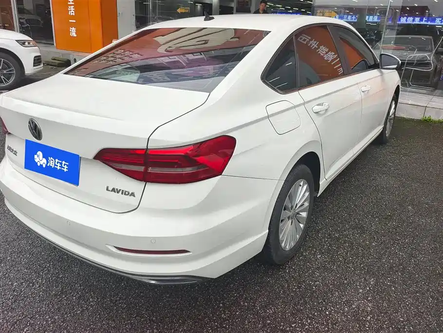 Volkswagen Lavida 2019 1.5L Automatic Comfort Edition China VI фото 3