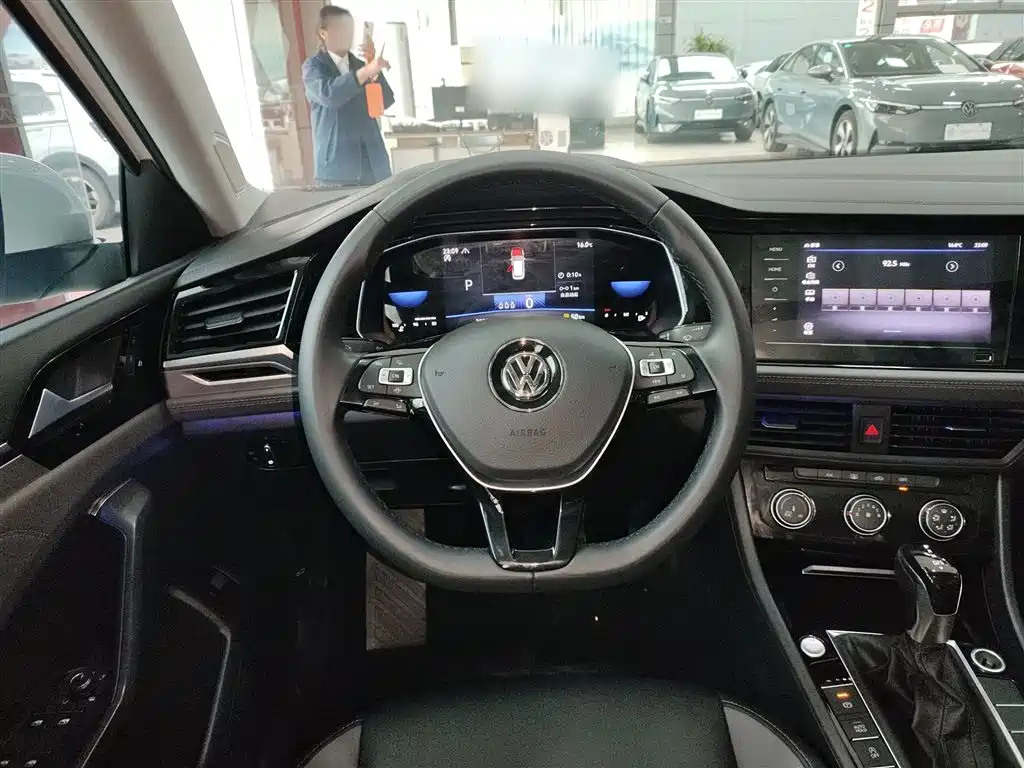 VOLKSWAGEN SAGITAR