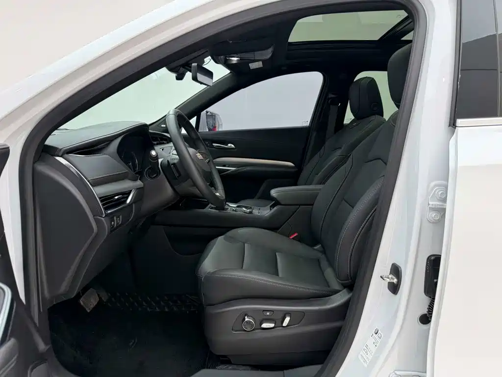 Фото 15 - Cadillac XT4