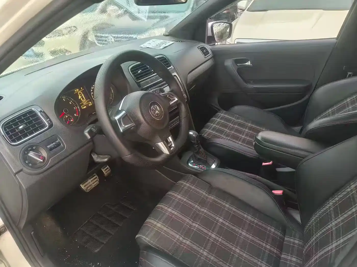 Volkswagen Polo 2012 1.4TSI GTI фото 4