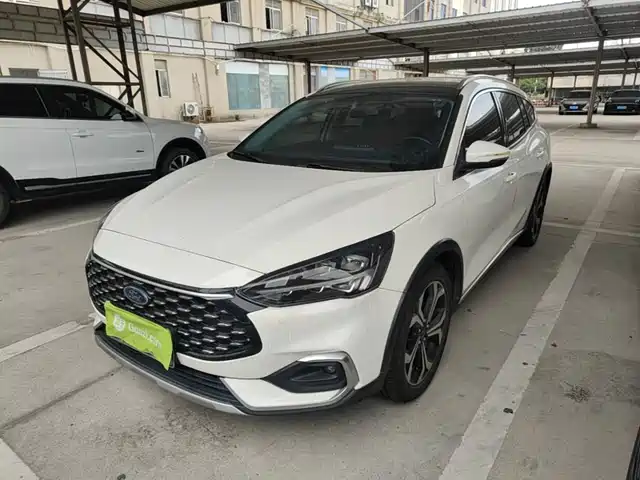 Ford Focus Шутинг-брейк, EcoBoost 180, автомат