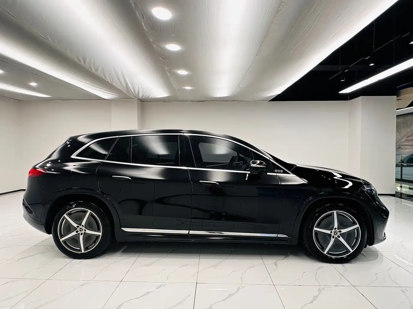 Mercedes-Benz EQS SUV 2023 450 4MATIC Pioneer Edition фото 4