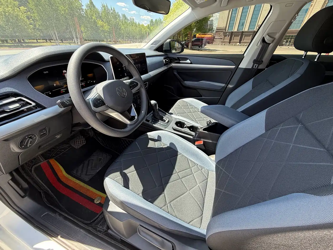 Volkswagen Lavida 2024 Model 1.5L Automatic Delight Edition фото 4