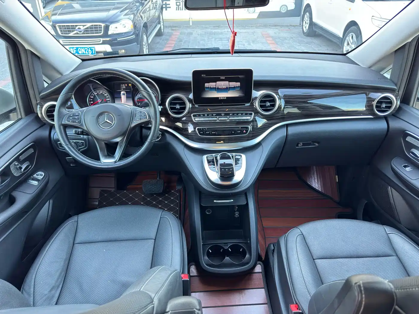 Mercedes-Benz V-Class 2018 2017 Model V 260 Pilot Edition