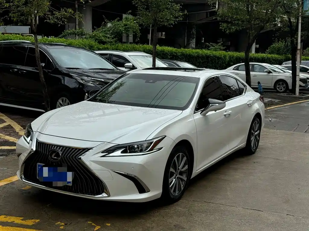 Lexus ES 2020 200 Excellence