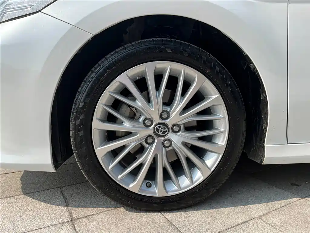Toyota Camry 2018 2.5G Luxury Edition фото 17