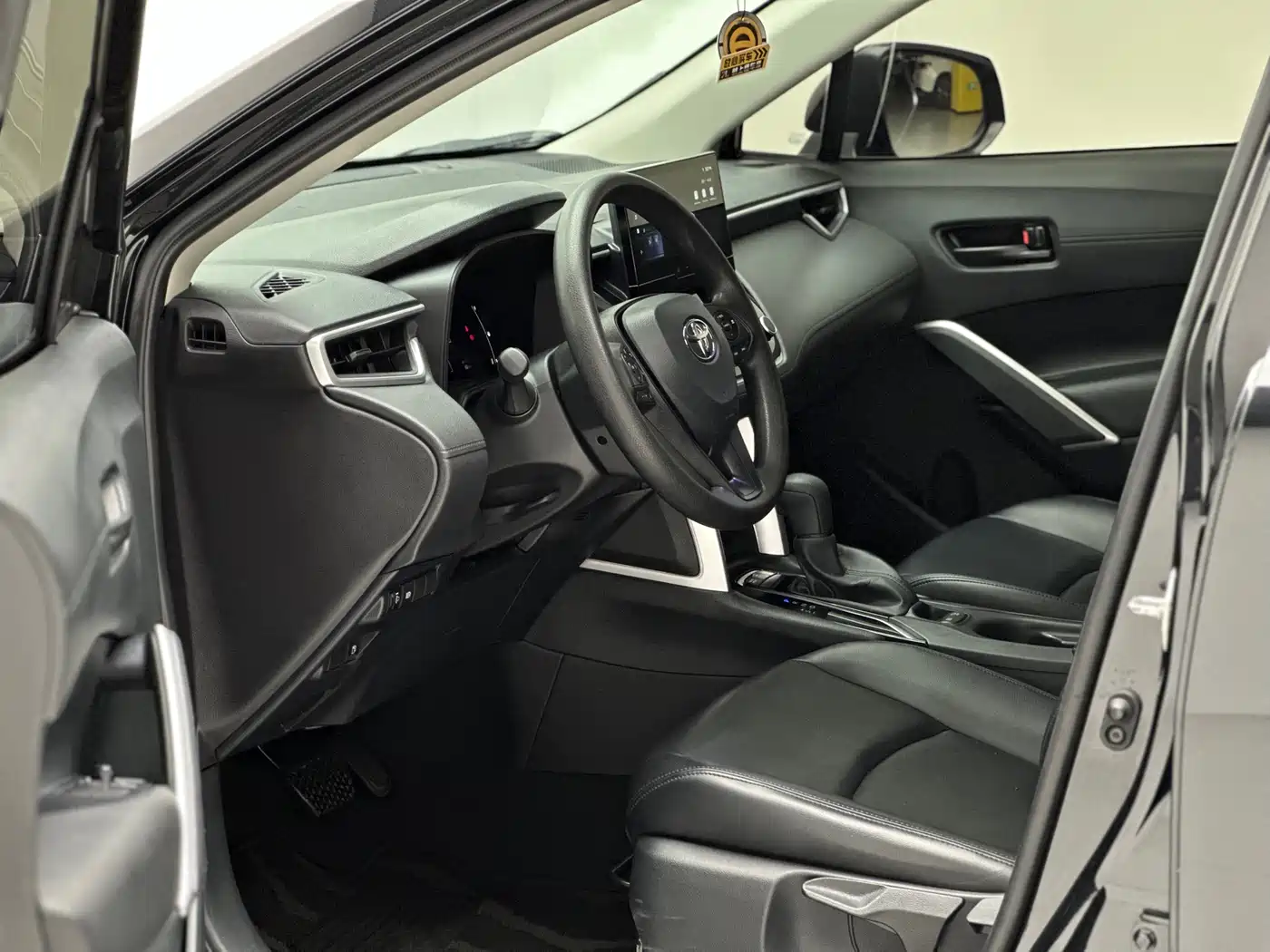 Toyota Corolla Cross 2023 Hybrid 2.0L Pioneer Edition фото 13