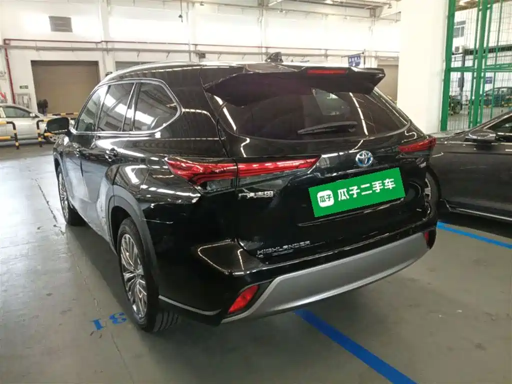 Toyota Highlander 2023 2.5L Smart Hybrid Dual Engine FWD Premium 7-Seater фото 23