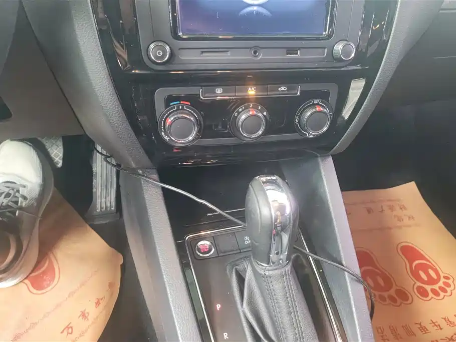 Volkswagen Sagitar 2018 280TSI DSG Spark Edition фото 16