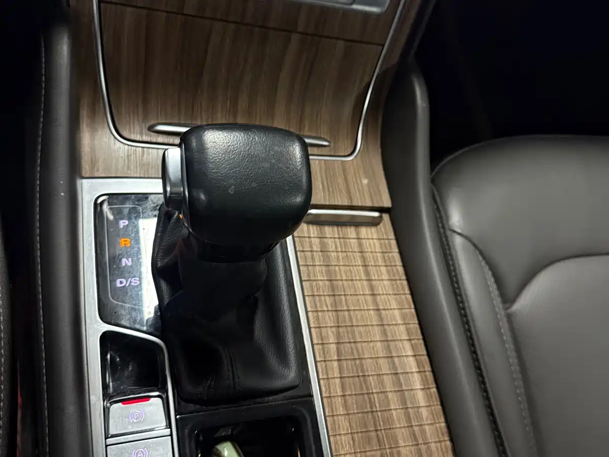 Фото 13 - Roewe RX8