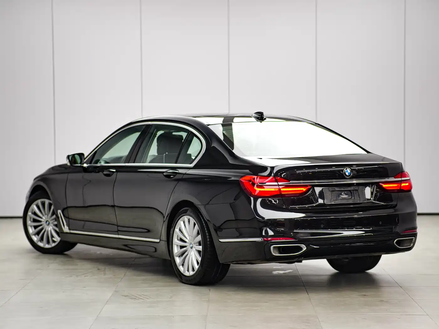 BMW 7 Series 2016 740Li Leading Edition фото 10