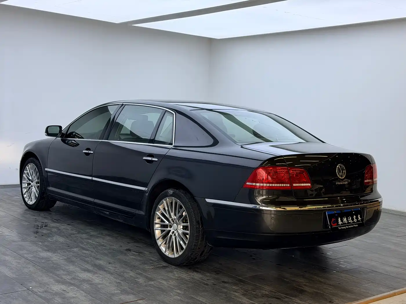 Volkswagen Phaeton 2011 3.6L V6 4-seat Long Wheelbase Individual фото 5