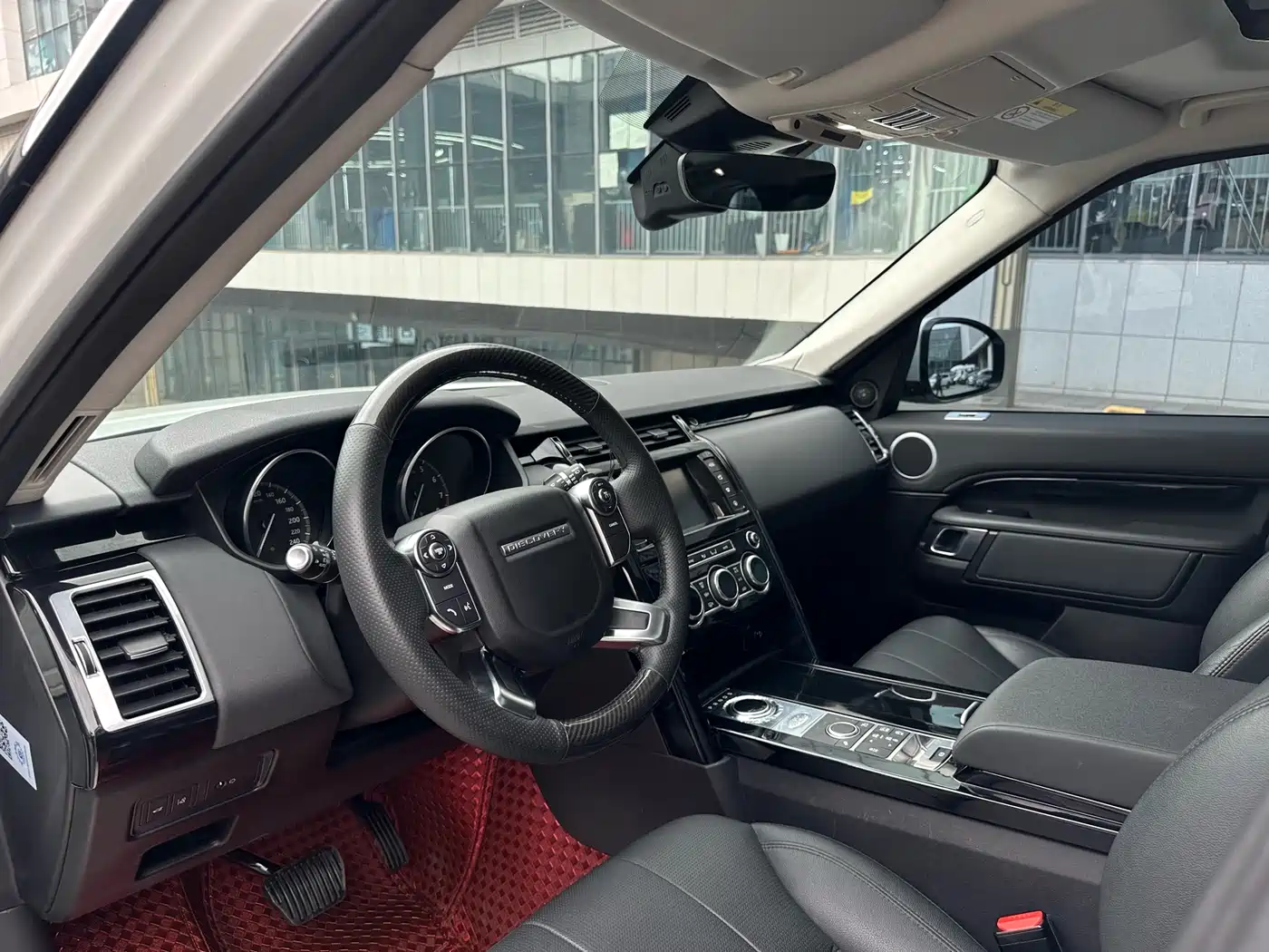 Land Rover Discovery 2017 3.0 SC V6 SE фото 11