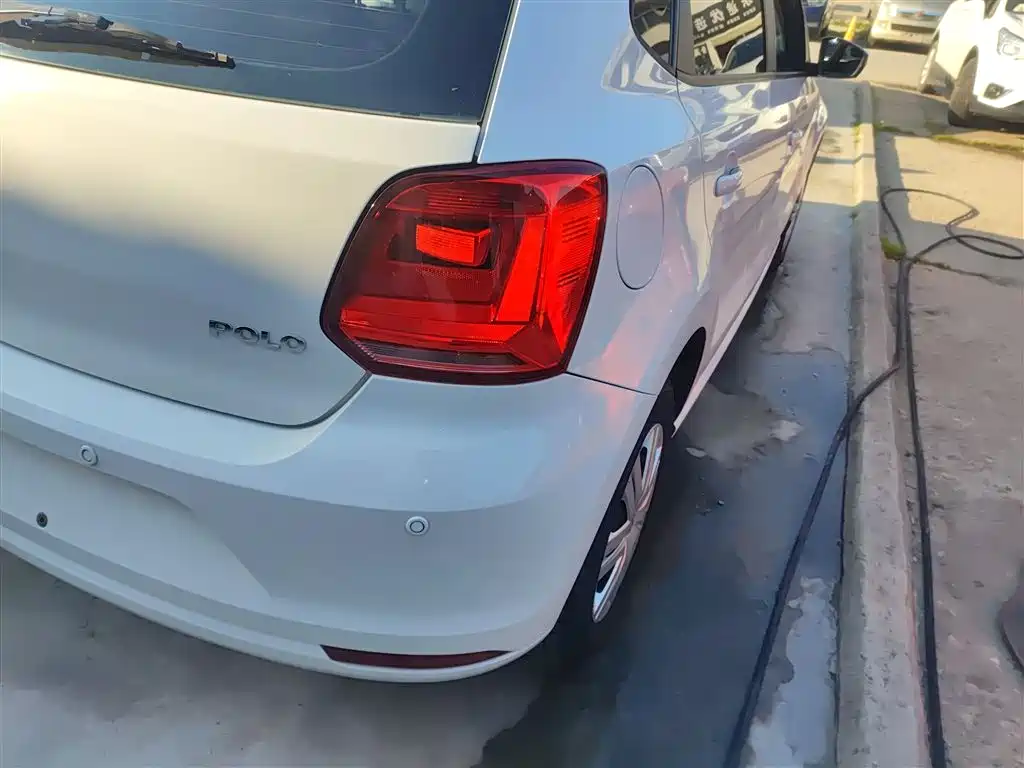 Volkswagen Polo 2016 1.4L Automatic Trend фото 8