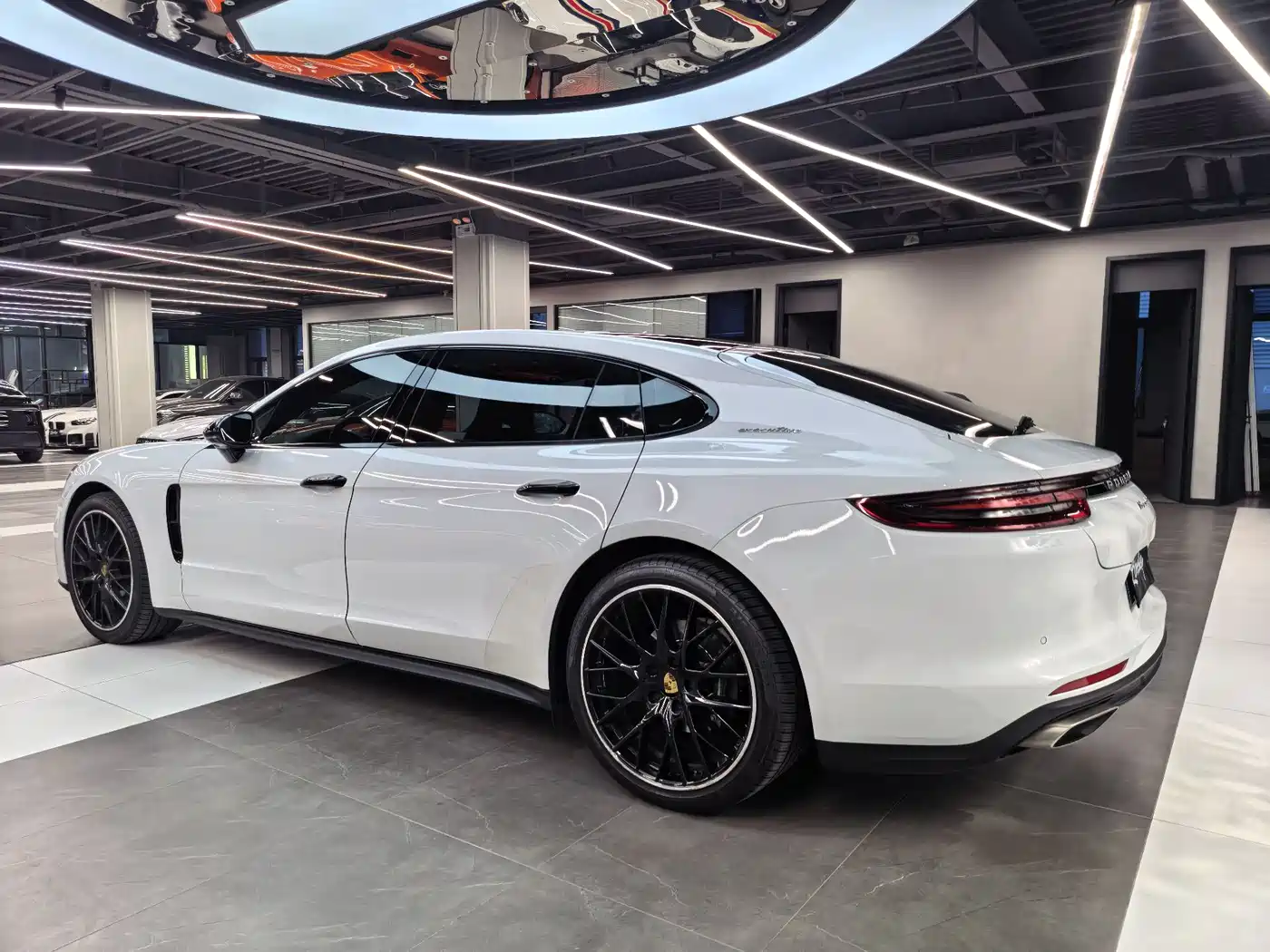 Porsche Panamera 2019 Panamera 4 Executive Long Wheelbase 2.9T фото 4