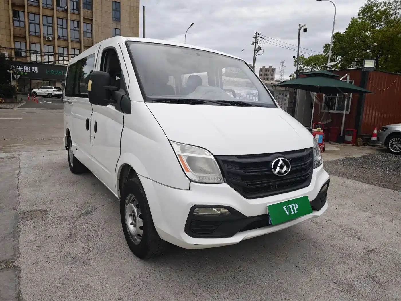 SAIC Maxus Xintu V80 2018 2.5T AMT Aoyun Short Wheelbase Ultra Low Roof 5-6-seater фото 3