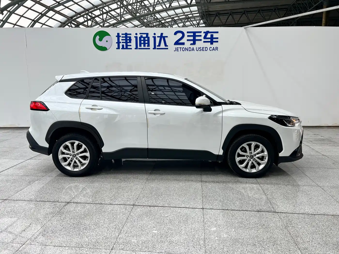 Toyota Frontlander 2023 2.0L CVT Leading Edition фото 3