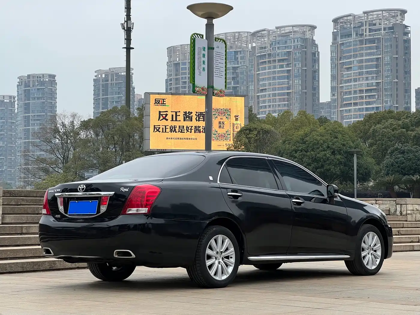 Toyota Crown 2011 2.5L Royal Leather Sunroof Special Edition фото 5