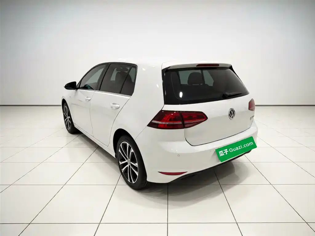 Volkswagen Golf 2017 280TSI Auto R-Line Millionth Anniversary Edition фото 5