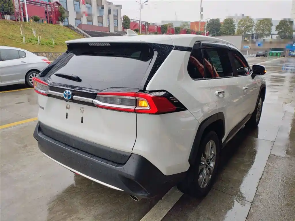 Toyota Wildlander 2022 Hybrid 2.5L E-CVT FWD Premium Edition фото 5