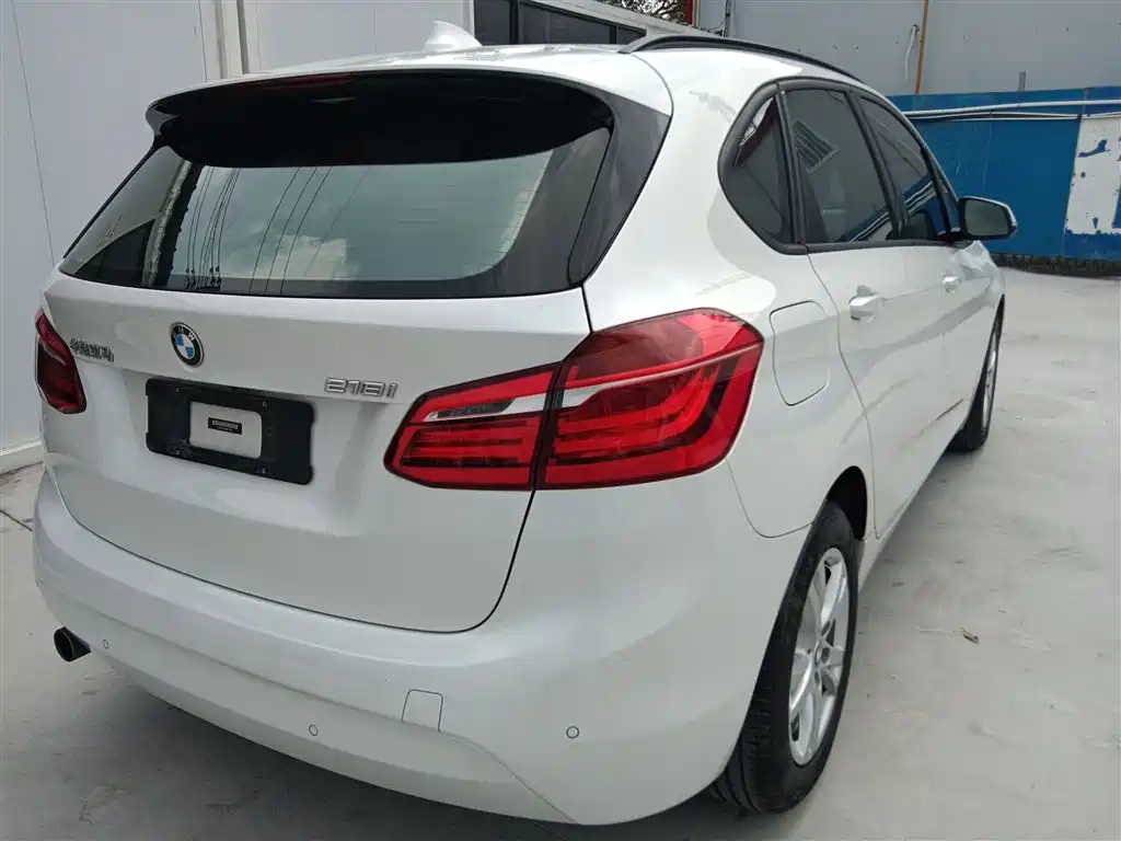 BMW 2 Series Touring 2016 218i Leading фото 24