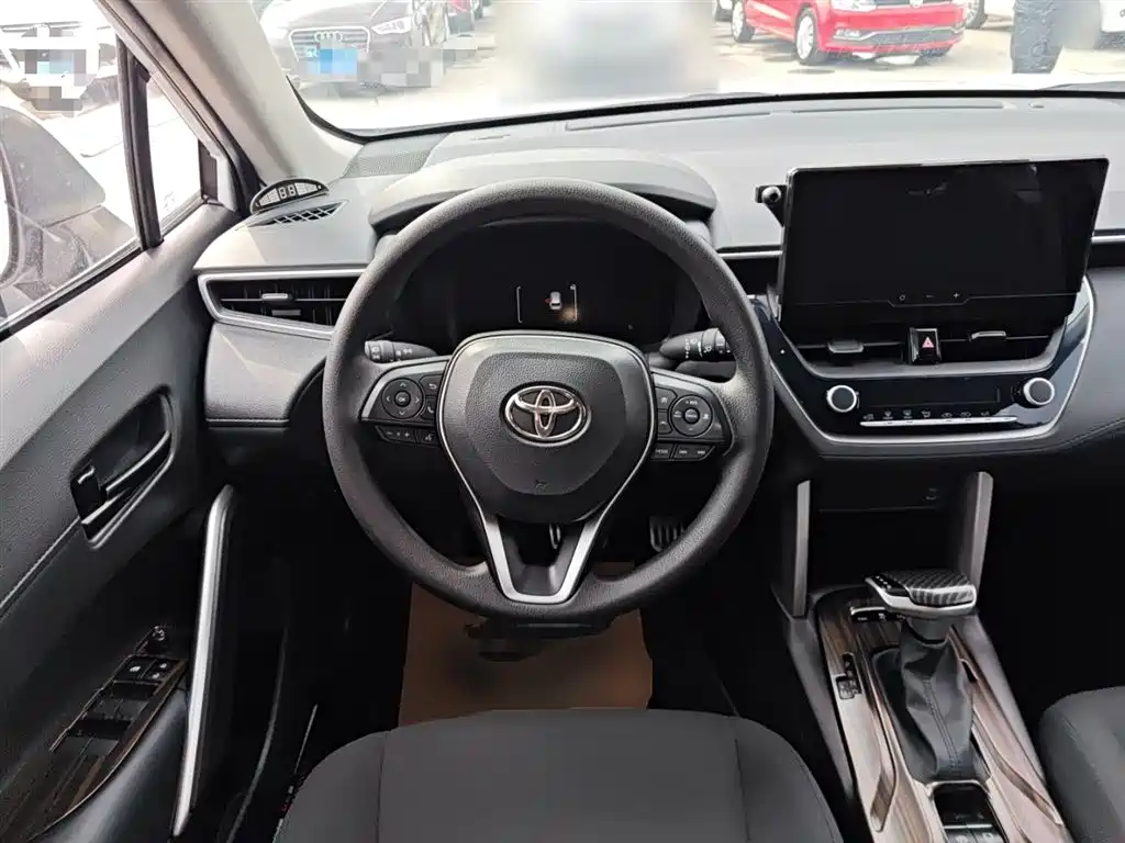 Toyota Frontlander 2023 2.0L CVT Leading Edition фото 7