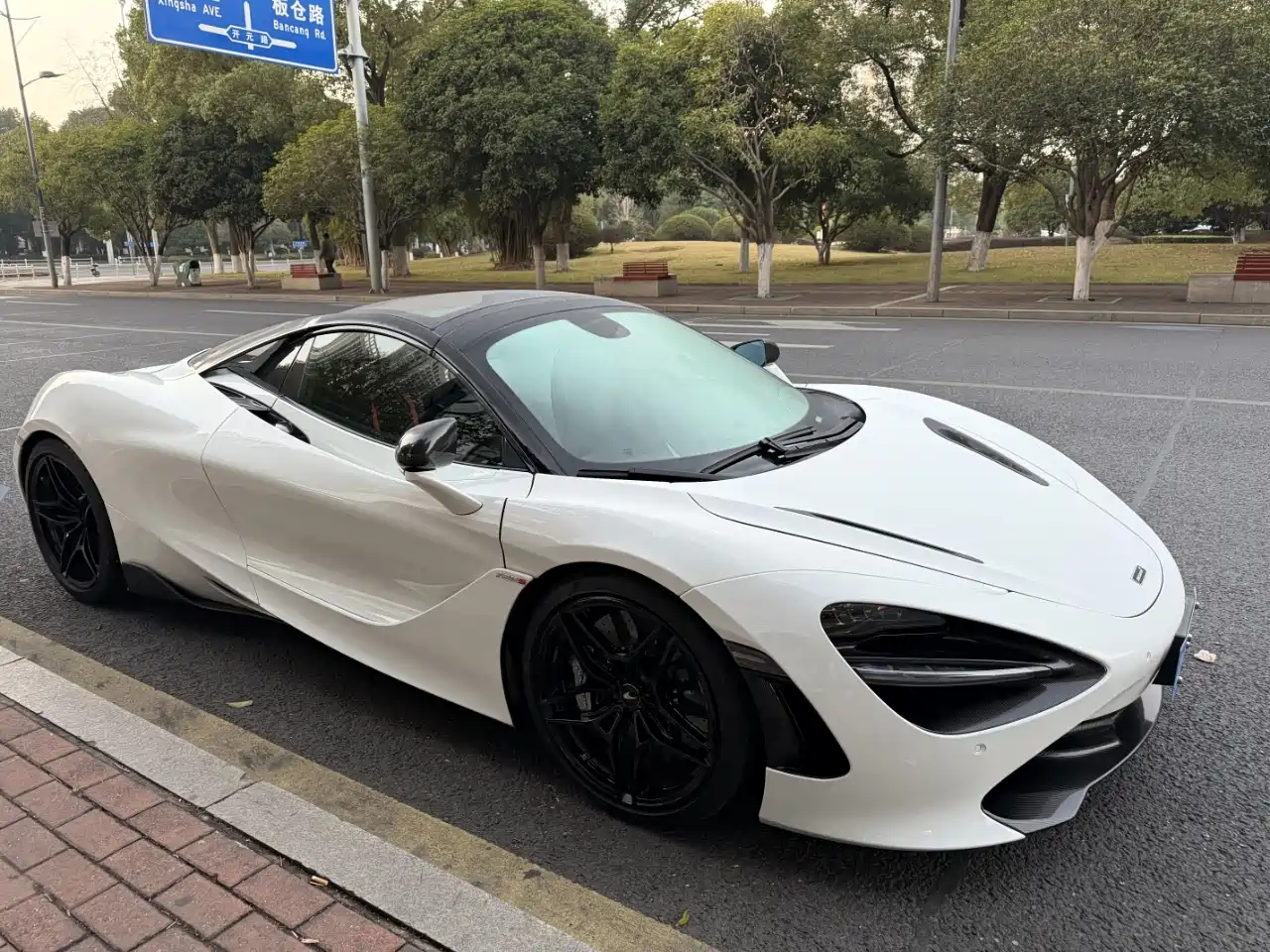 MCLAREN 720S