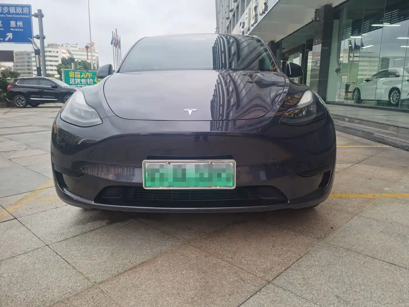 TESLA MODEL Y