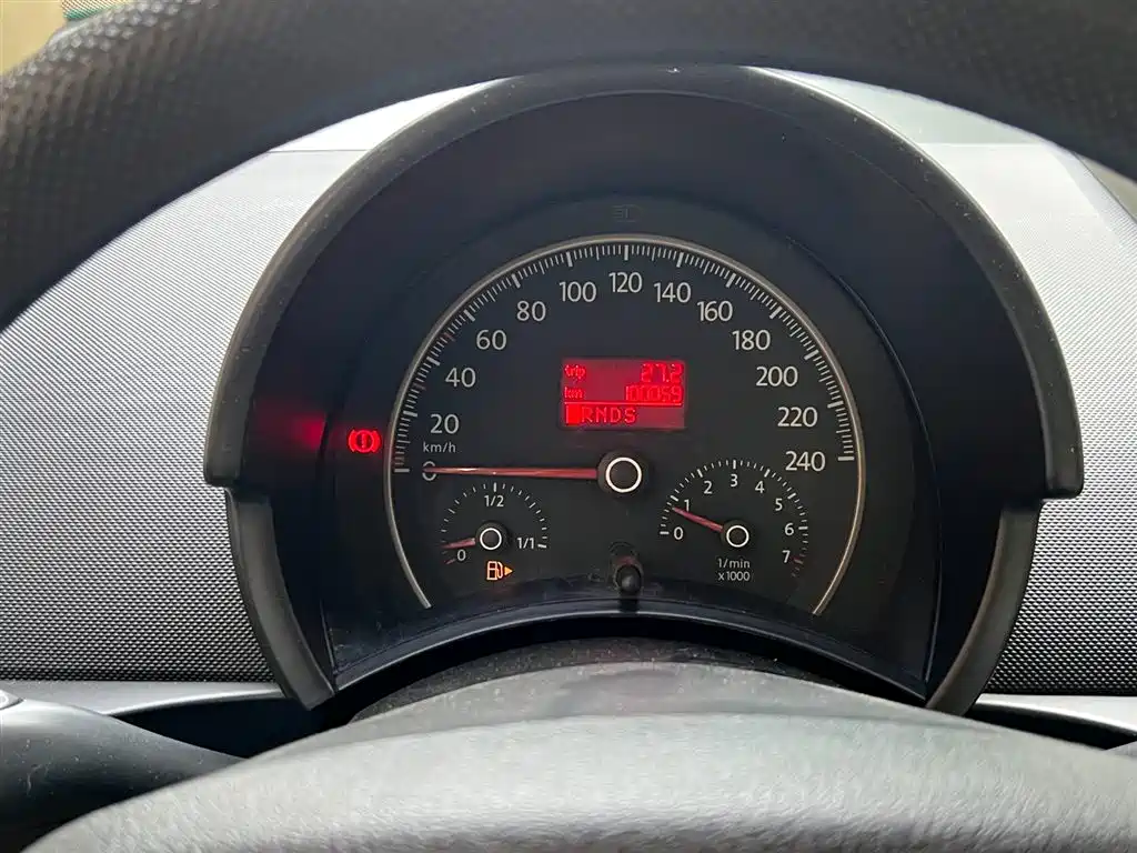 Volkswagen Beetle 2010 Model 2.0 BlackOrange Comfort Edition фото 11