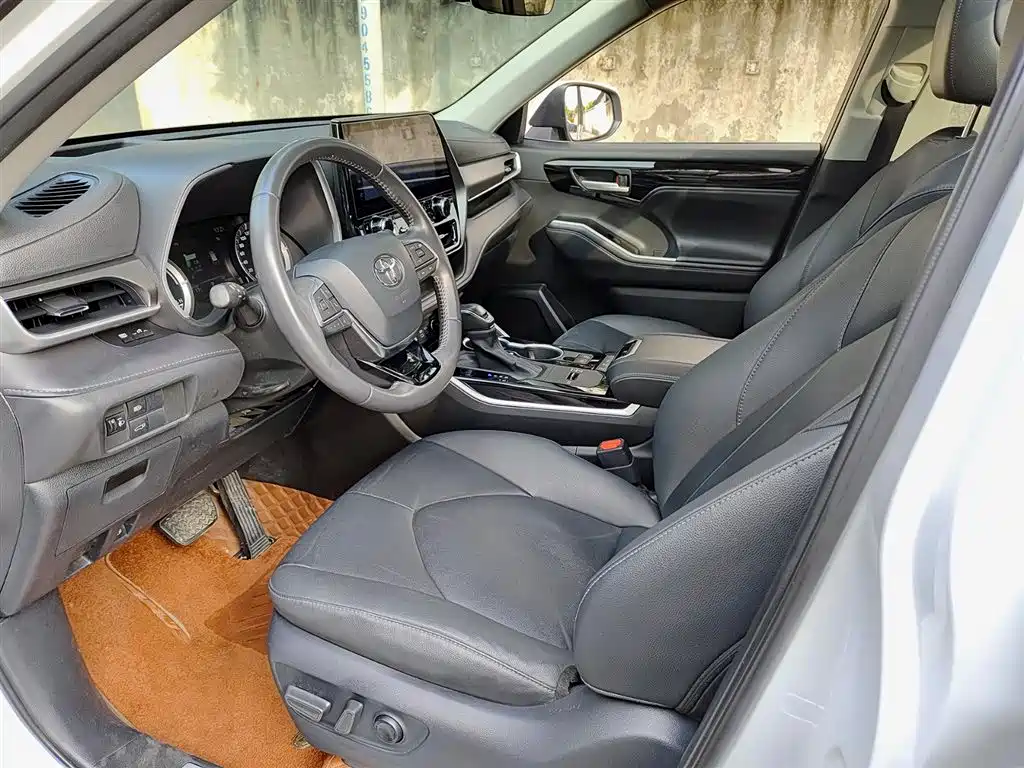 TOYOTA HIGHLANDER