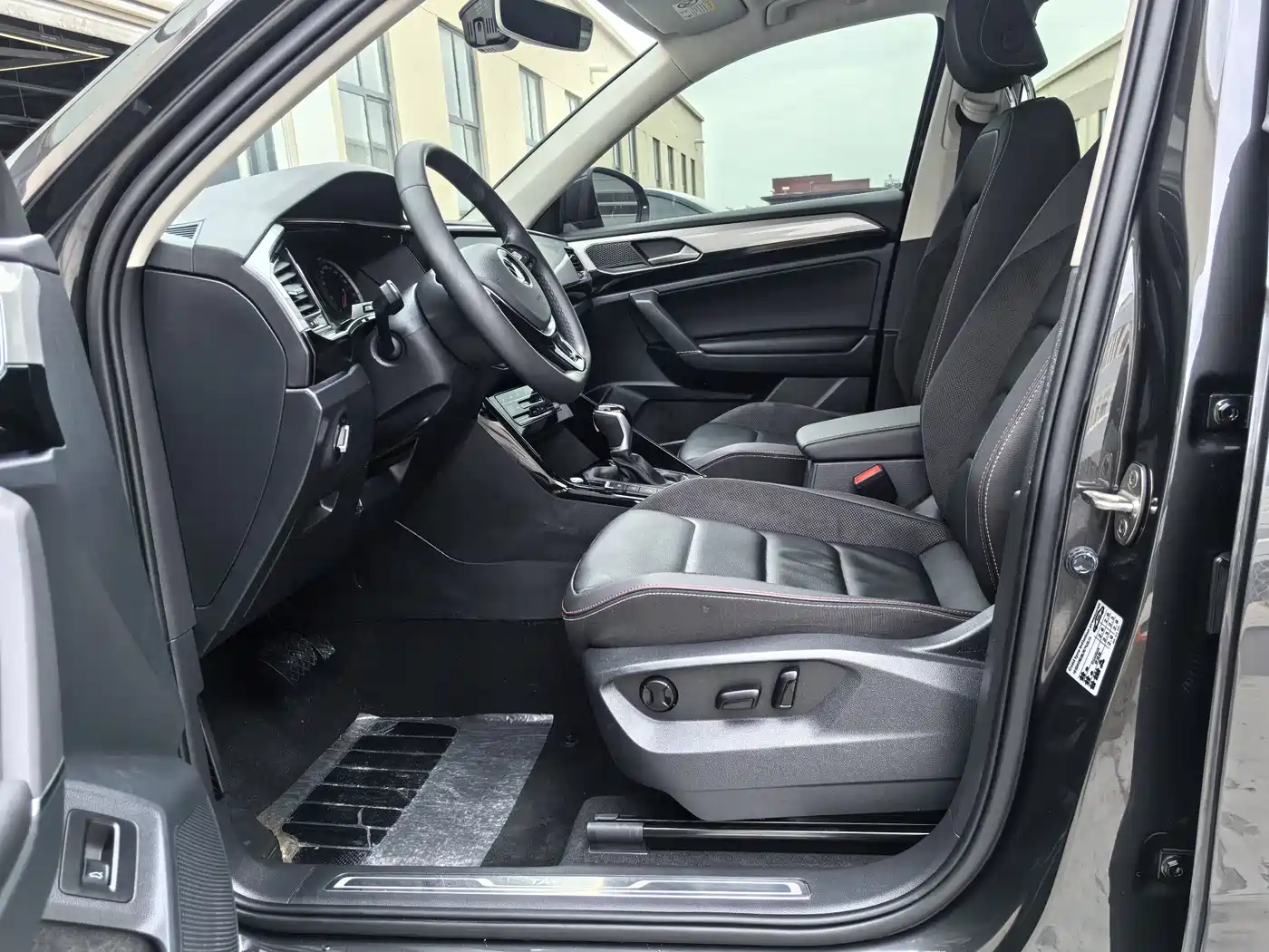 Volkswagen Tayron 2022 280TSI 2WD Luxury Smart Connect Edition фото 4