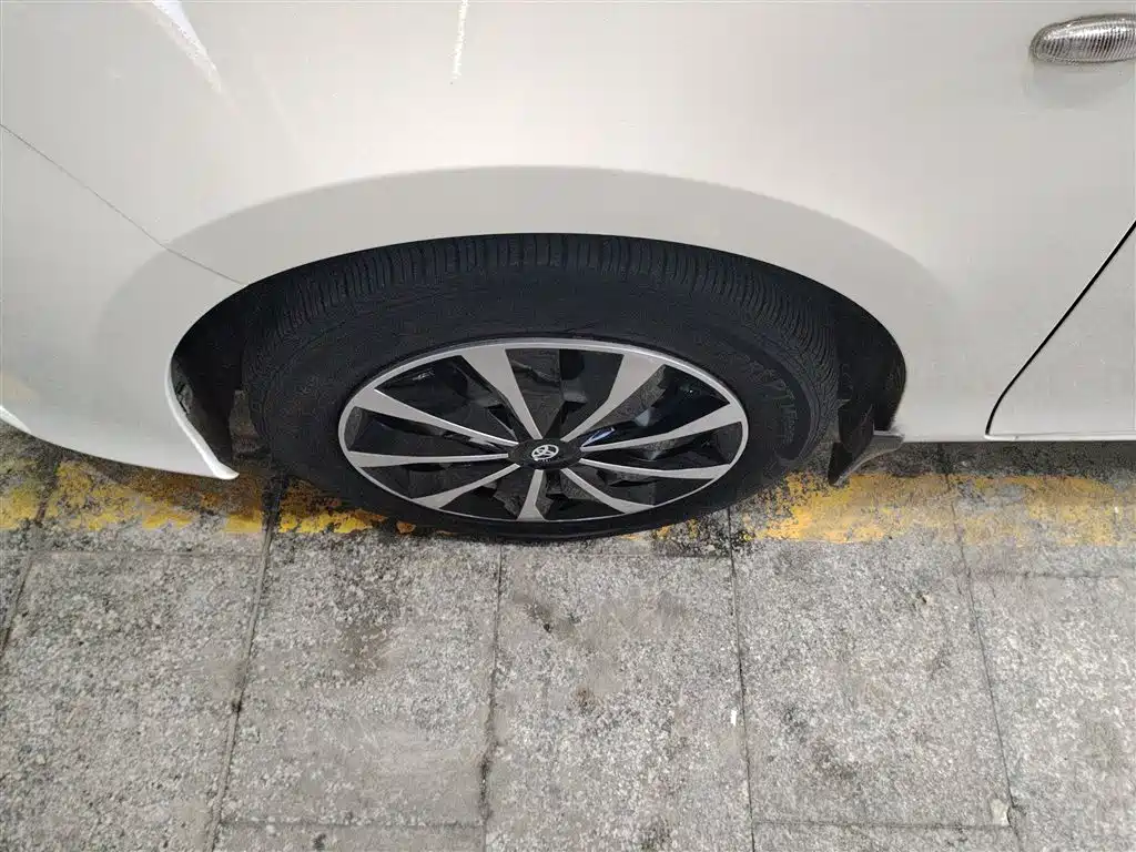Toyota YARiS L Zhi Xuan 2016 Facelift 1.5E CVT Charming Edition фото 23