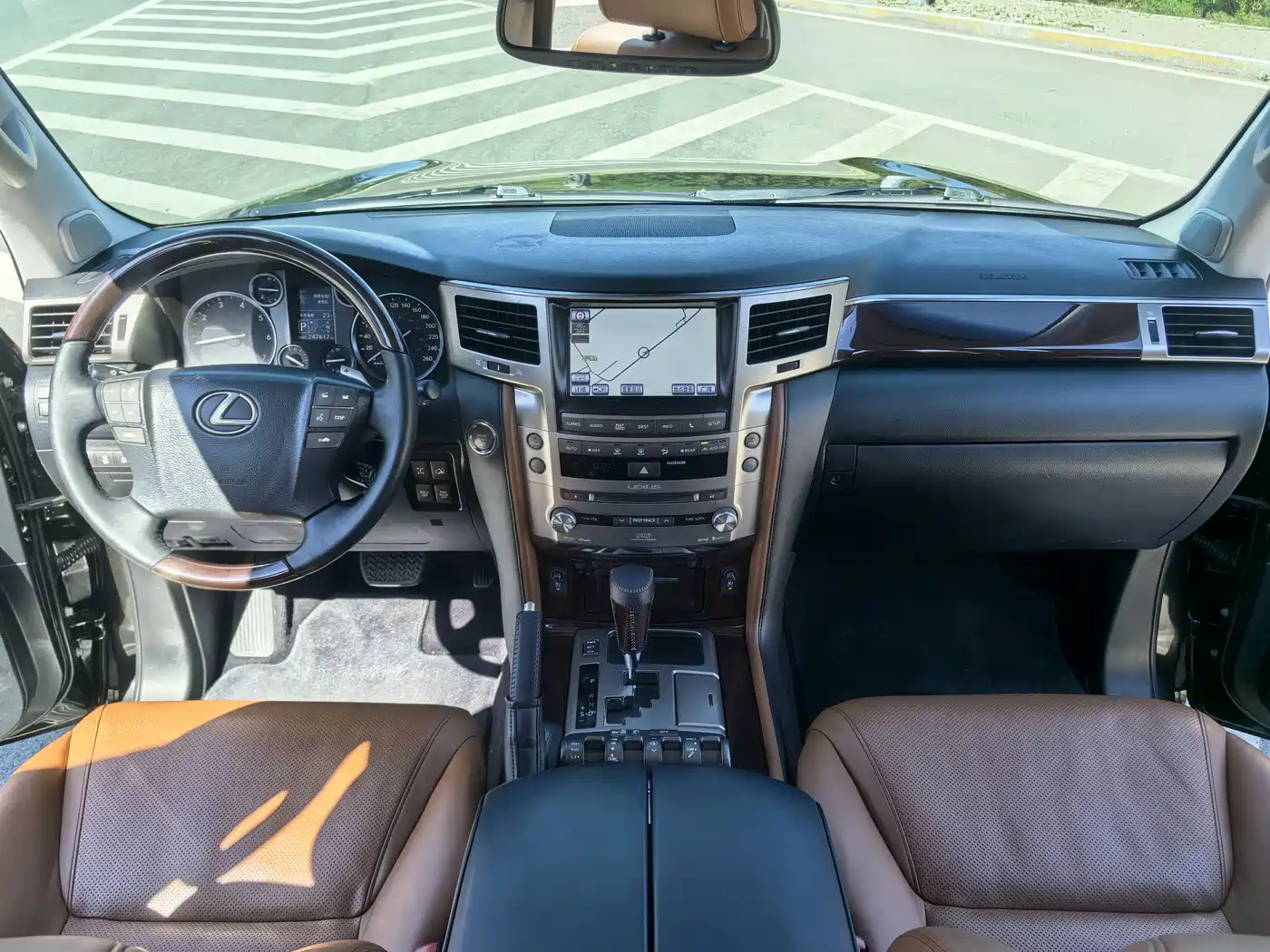 Lexus LX фото 7