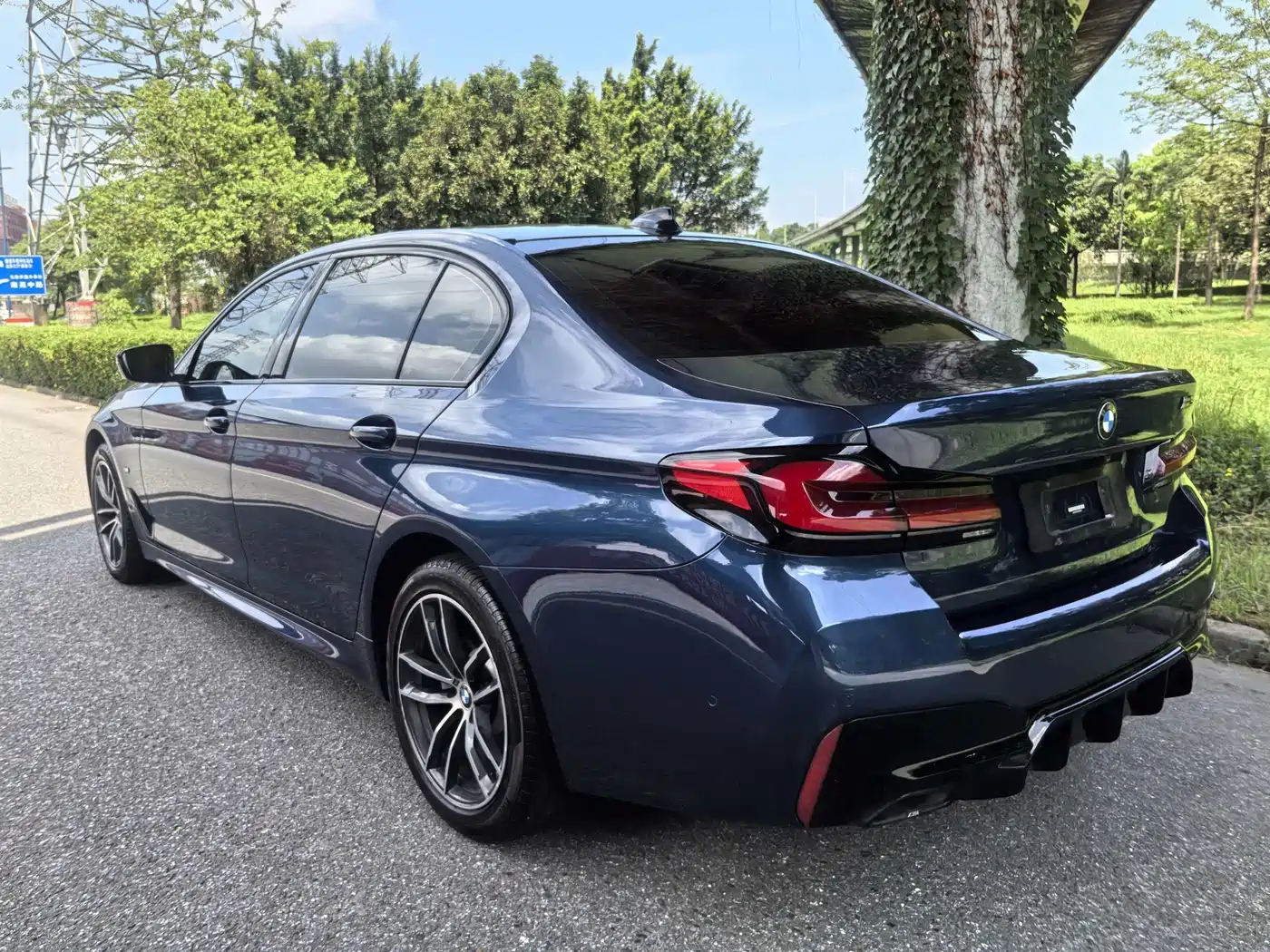 BMW 5 Series 2021 525Li M Sport Package фото 5