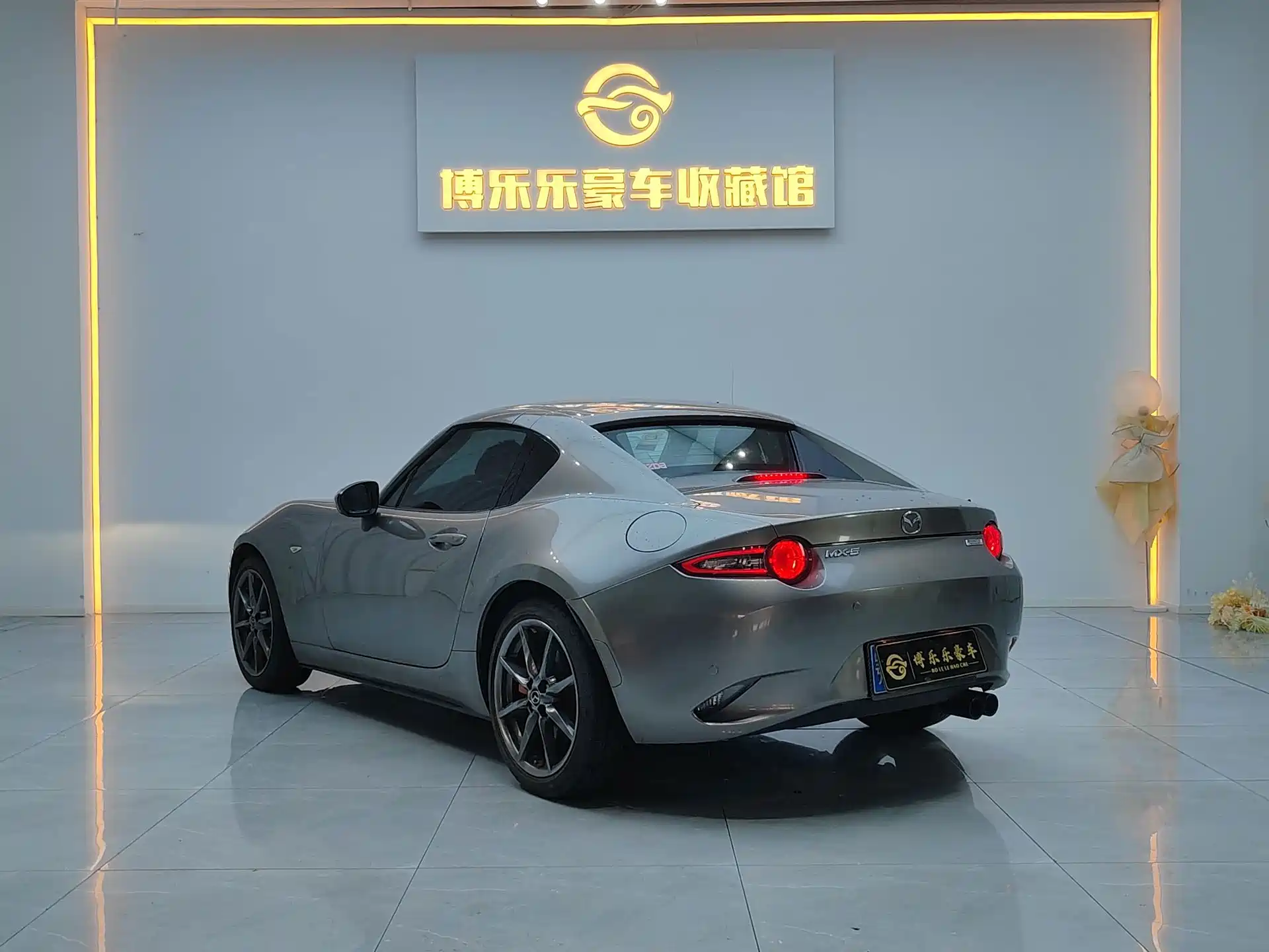 Фото 17 - Mazda MX-5