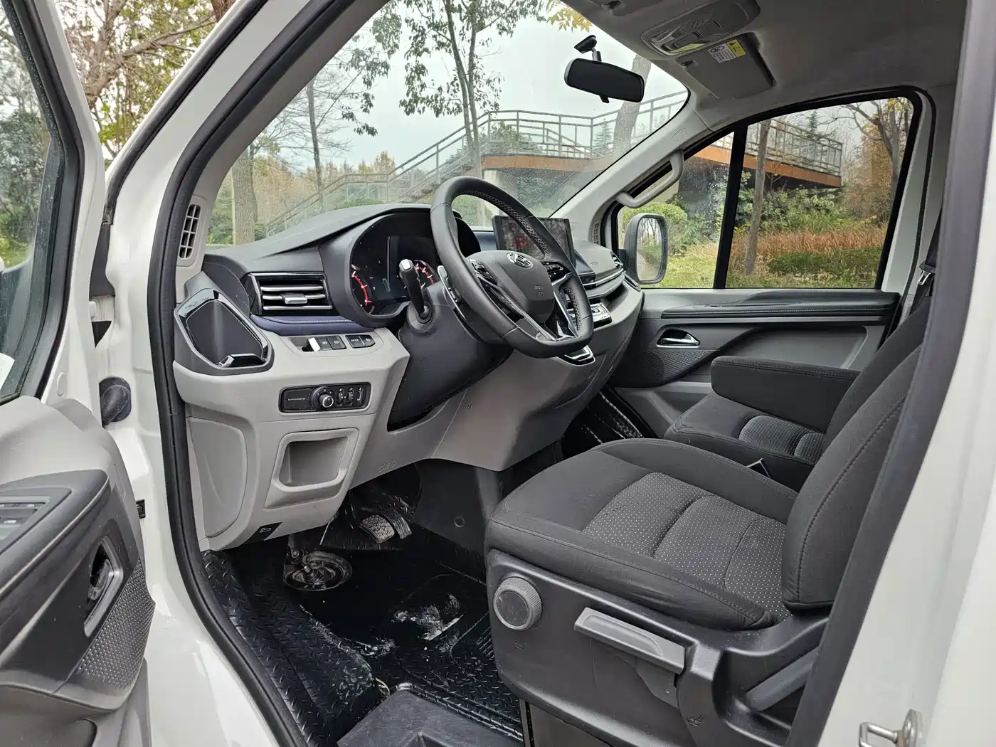 Maxus Xintu V70 2024 2023 Model 2.0T Elite Edition Automatic Short Wheelbase Low Roof 5/6-Seater