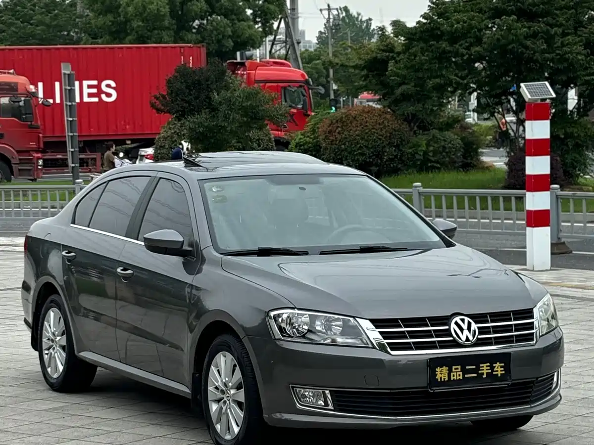 Volkswagen Lavida 2013 Facelift Classic 1.6L Automatic Comfort фото 3