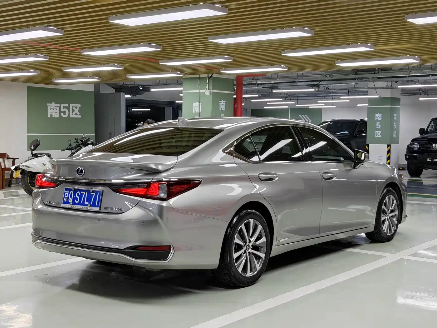 Lexus ES 2018 300h Excellence Edition China V фото 4