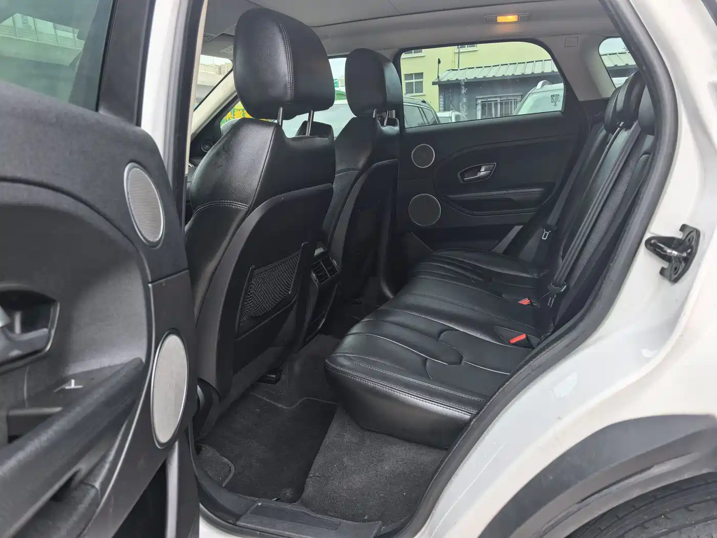 Land Rover Range Rover Evoque 2015 2.0T 5-Door Intelligent Edition фото 3