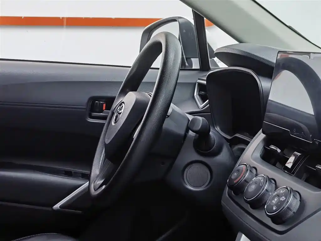 Toyota Corolla Cross 2023 2.0L Pioneer Edition фото 22