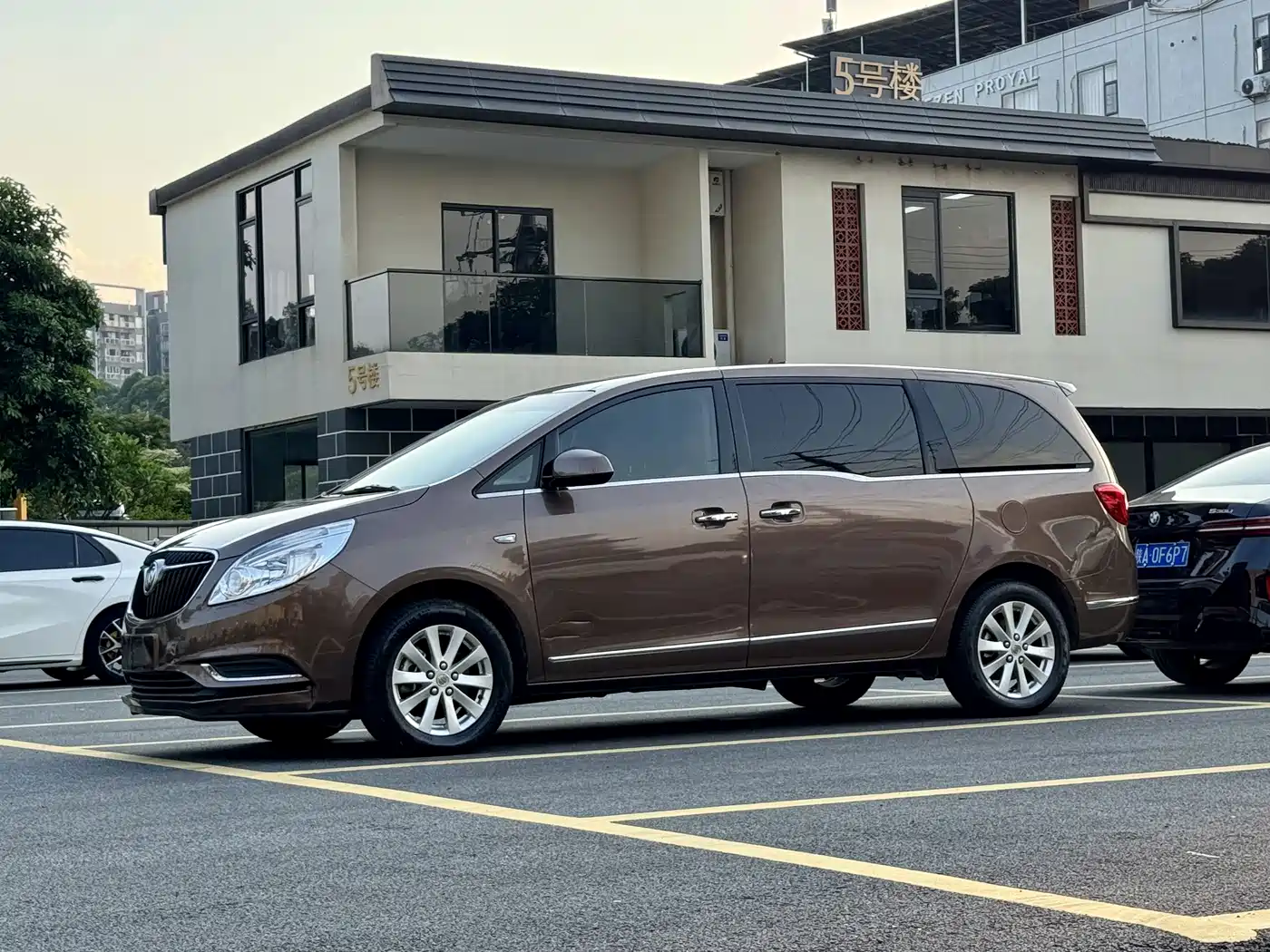Фото 1 - Buick GL8