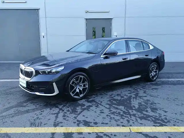 BMW i5 eDrive 35L, Люкс-пакет