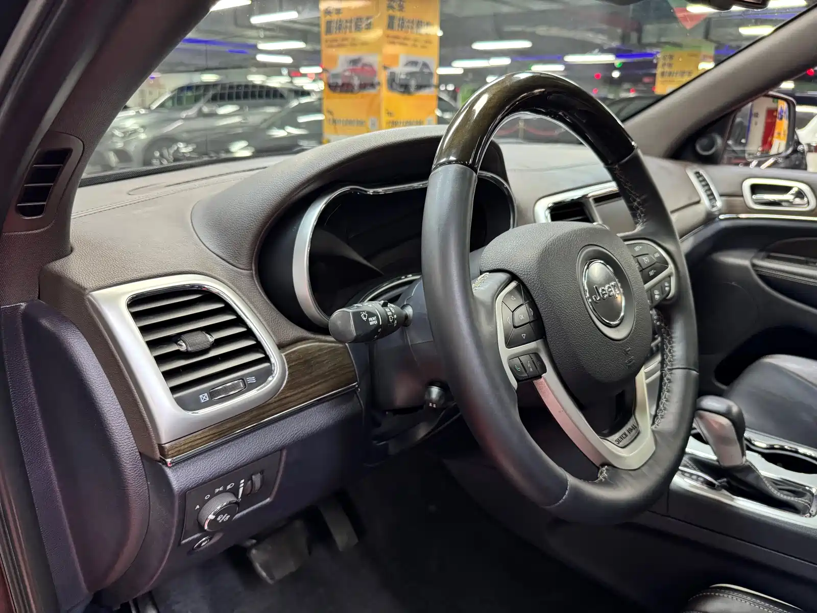 صورة 15 - Jeep Grand Cherokee (Import)