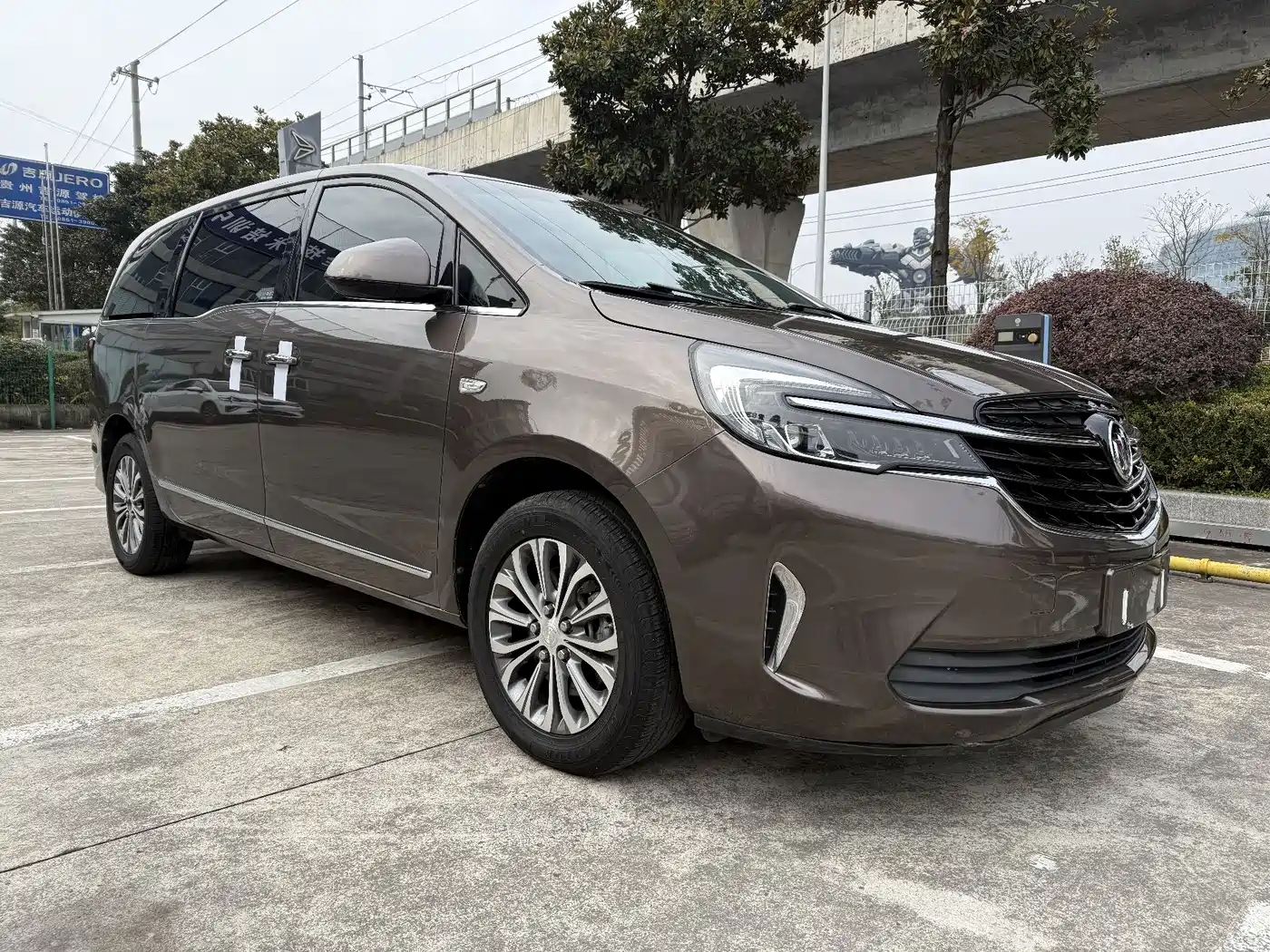 Buick GL8 2021 Land Business Class 652T Luxury фото 3